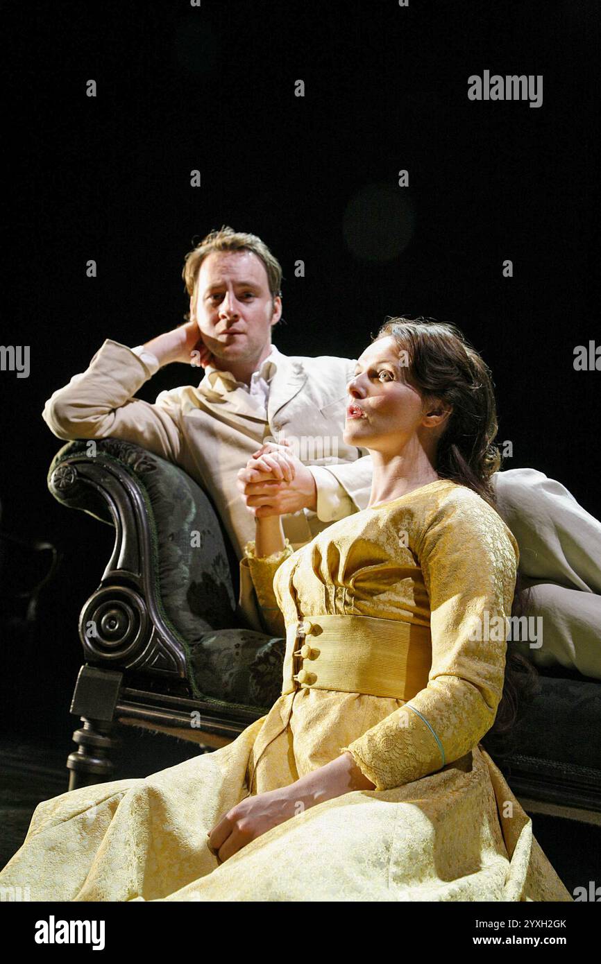 Peter McDonald (Richard Rowan), Dervla Kirwan (Bertha) en EXIL de James Joyce au Cottesloe Theatre, National Theatre (NT), Londres SE1 02/08/2006 design : Hildegard Bechtler éclairage : Peter Mumford réalisateur : James Macdonald Banque D'Images