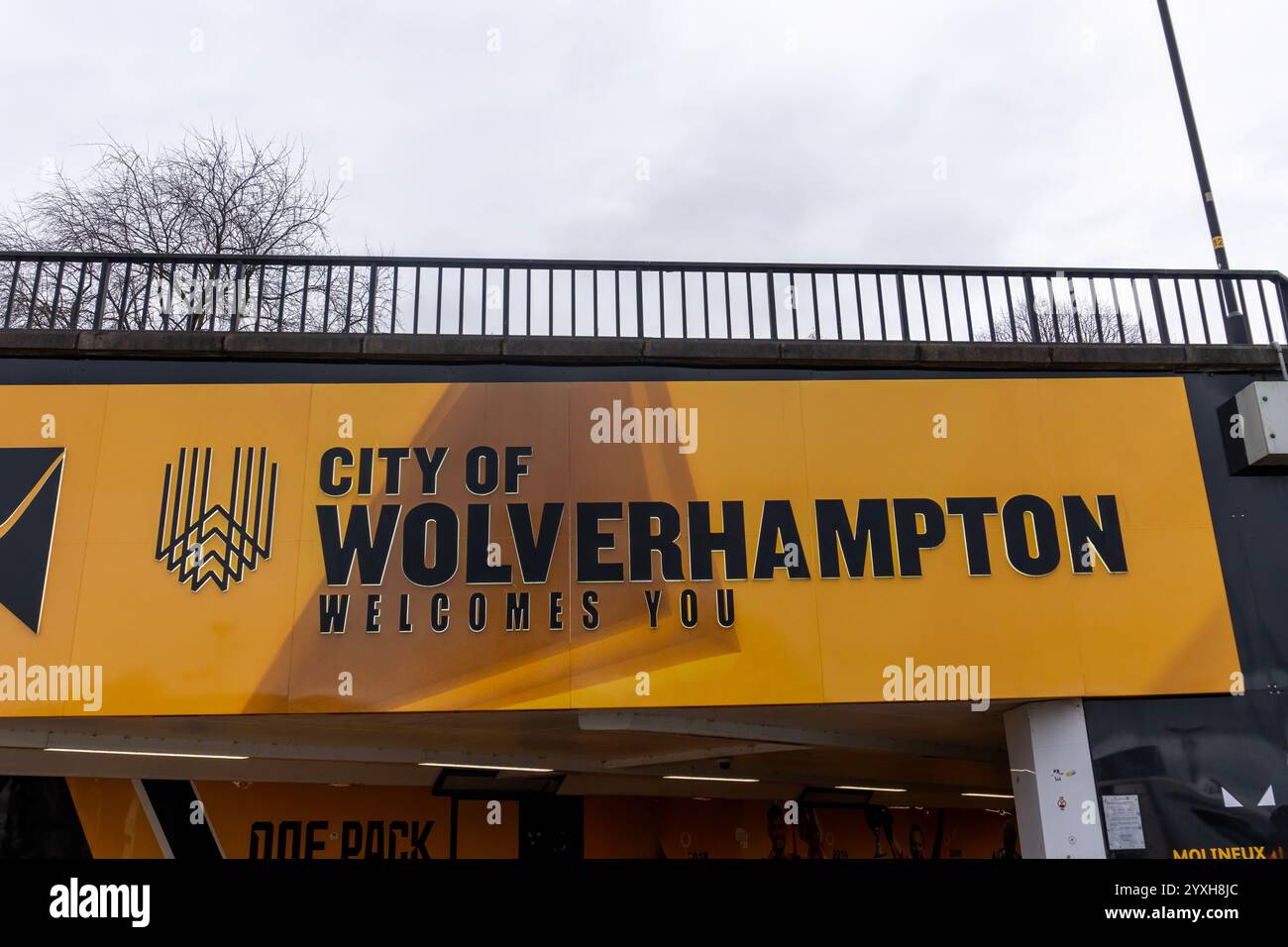 Un panneau de bienvenue près du stade Molineux à Wolverhampton, West Midlands, Royaume-Uni Banque D'Images