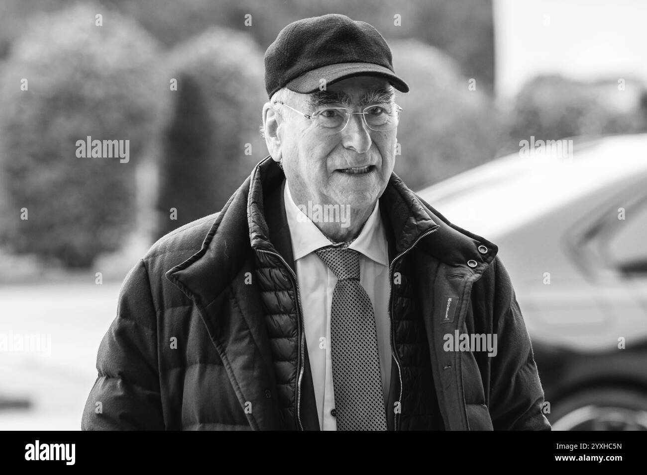 16 décembre 2024 : portrait en noir et blanc de Dr Theo Waigel, ancien ministre fédéral des Finances. Prise lors de la conférence du parti CSU le 12.10.2024. PHOTOMONTAGE *** Ein Schwarz-Weiß-Porträt von Dr Theo Waigel, dem ehemaligen Bundesfinanzminister. Aufgenommen auf dem CSU Parteitag AM 12.10.2024. FOTOMONTAGE Banque D'Images