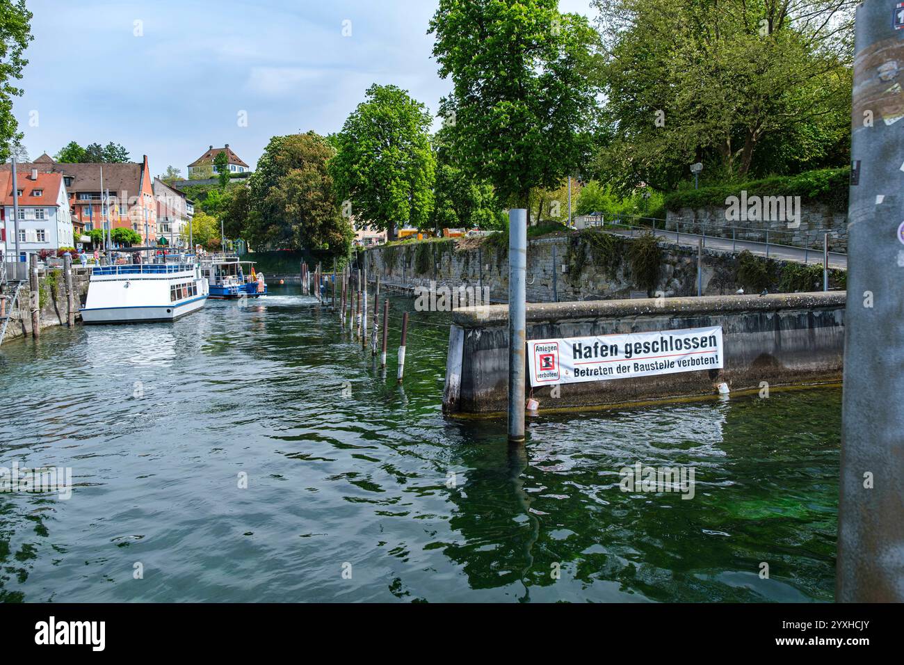 Hafen Überlingen, Baden-Württemberg, Deutschland Der Hafen ist geschlossen und Anlegen sowie Betreten der Baustelle sind verboten, Überlingen, Baden-Württemberg, Deutschland, nur zur redaktionellen Verwendung. Banque D'Images