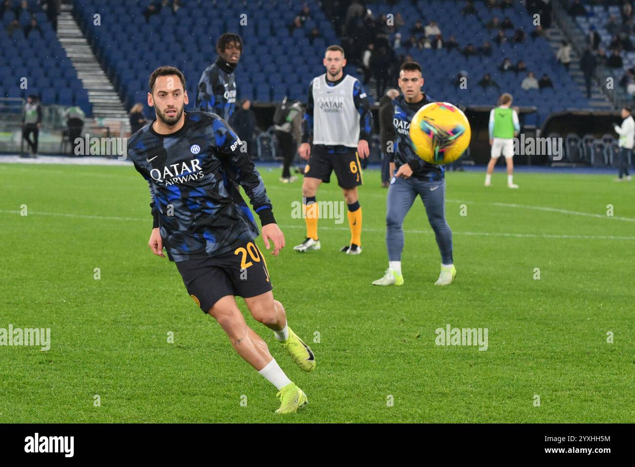 Stadio Olimpico, Rome, Italie. 16 décembre 2024. Football italien Serie A ; Lazio contre Inter Milan ; footballeurs Inter pendant le Lazio - Inter échauffement au stade Olimpico, Hakan Calhanoglu du FC Inter crédit : action plus Sports/Alamy Live News Banque D'Images