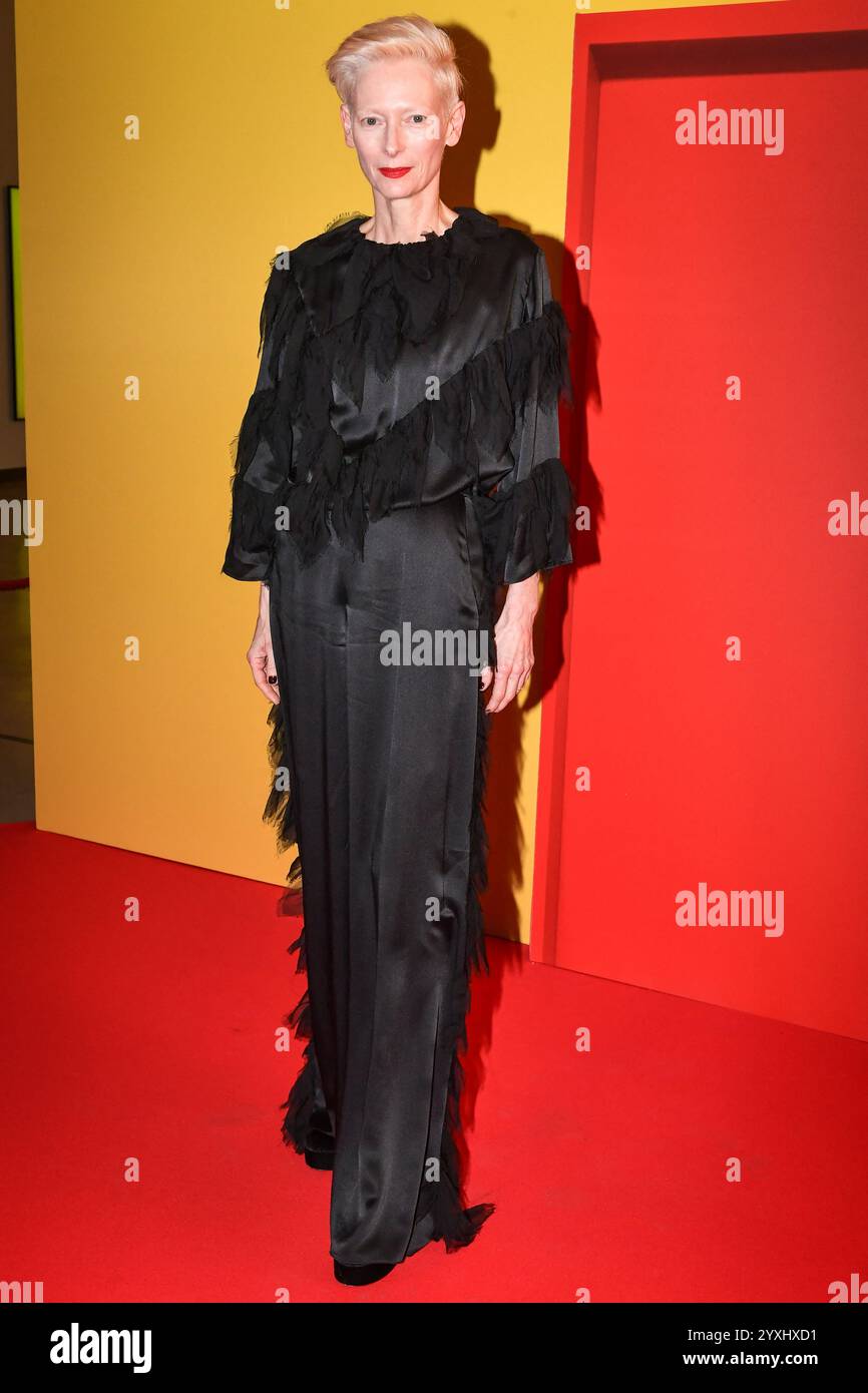 Paris, France. 16 décembre 2024. L'actrice britannique Tilda Swinton pose pour un appel photo pour le film la Chambre d'a côte au cinéma Pathe à Paris, le 16 décembre 2024. Photo de Firas Abdullah/ABACAPRESS. COM Credit : Abaca Press/Alamy Live News Banque D'Images