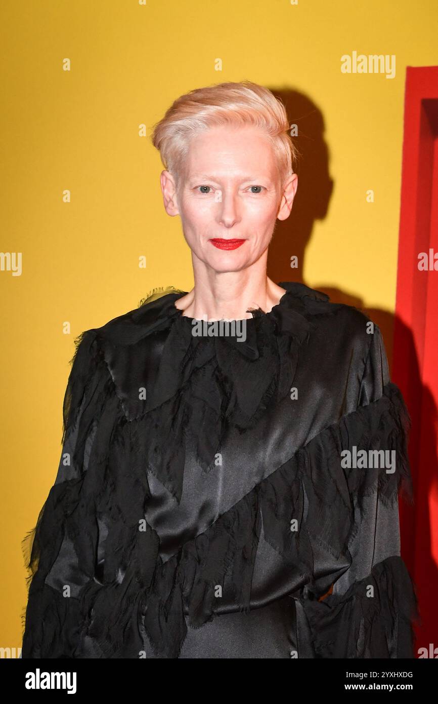 Paris, France. 16 décembre 2024. L'actrice britannique Tilda Swinton pose pour un appel photo pour le film la Chambre d'a côte au cinéma Pathe à Paris, le 16 décembre 2024. Photo de Firas Abdullah/ABACAPRESS. COM Credit : Abaca Press/Alamy Live News Banque D'Images