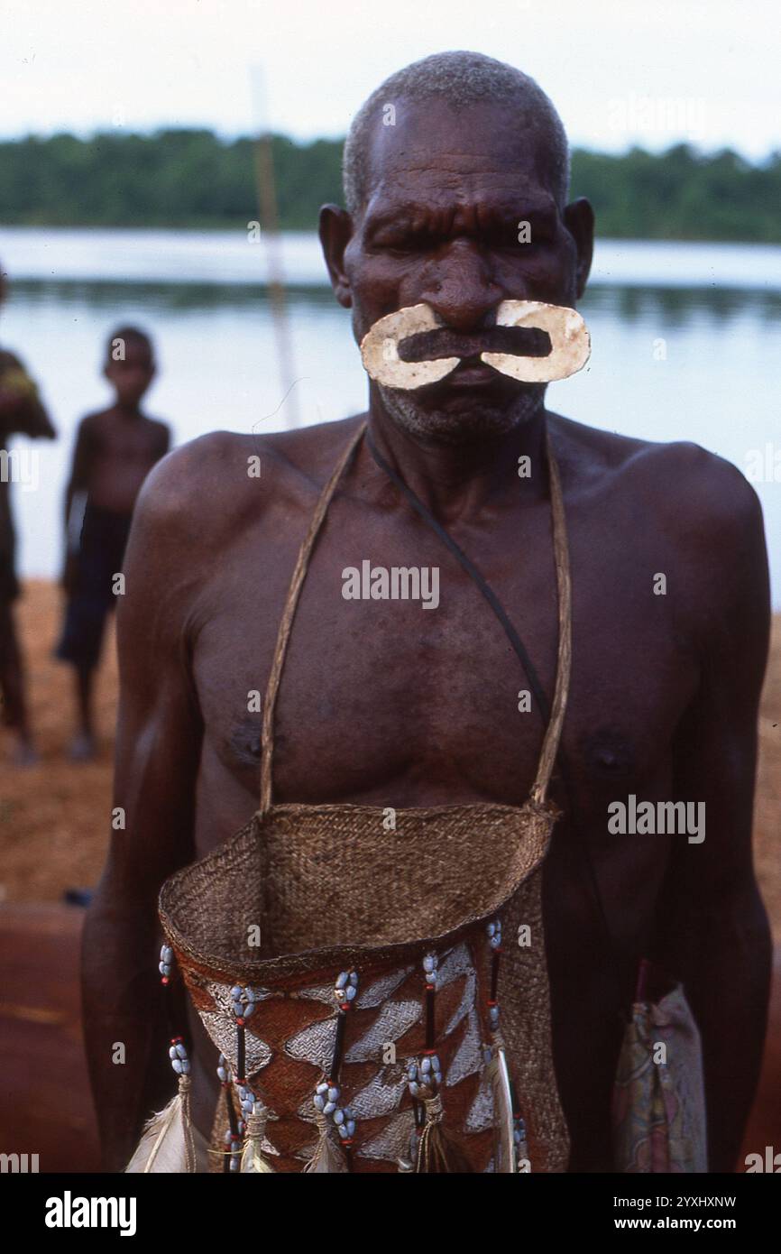 Tribal asmat Banque de photographies et d’images à haute résolution - Alamy