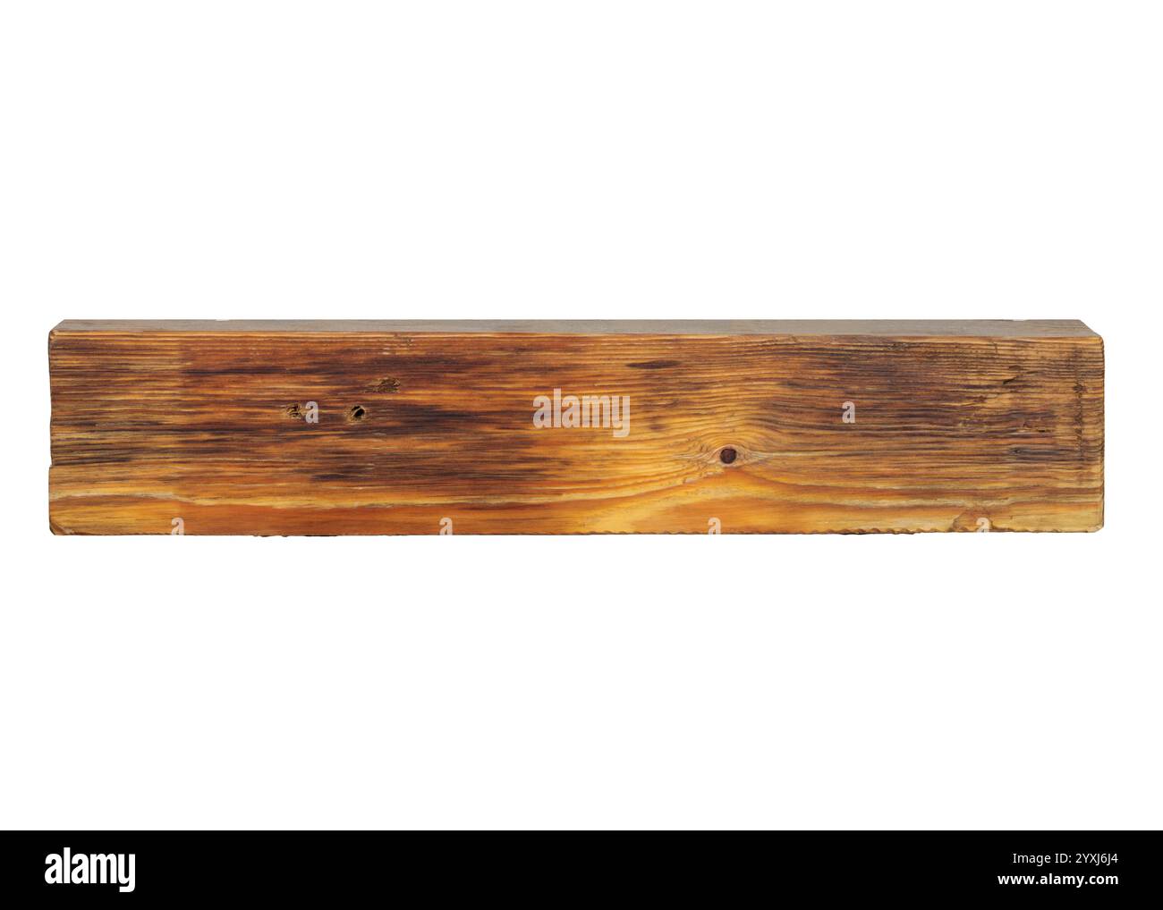 Poutre en bois rustique isolé sur fond blanc Banque D'Images