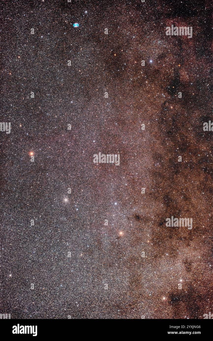 Le champ étoilé dans la voie lactée de Sagitta (en bas) à Vulpecula (en haut). Banque D'Images