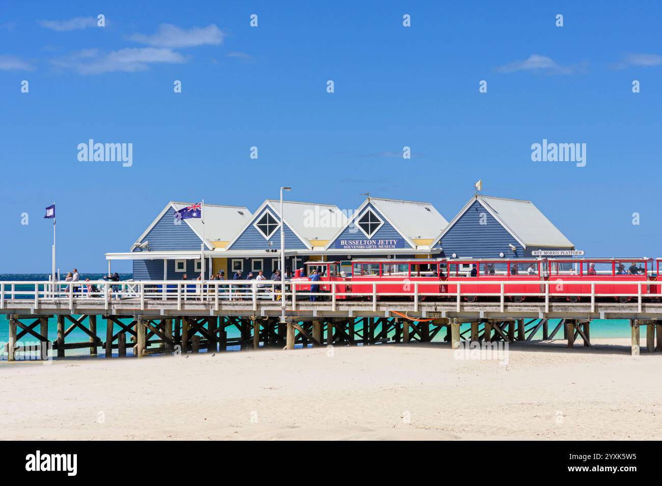 Le populaire train touristique rouge sur la jetée de Busselton, Busselton, ville de Busselton, Australie occidentale Banque D'Images