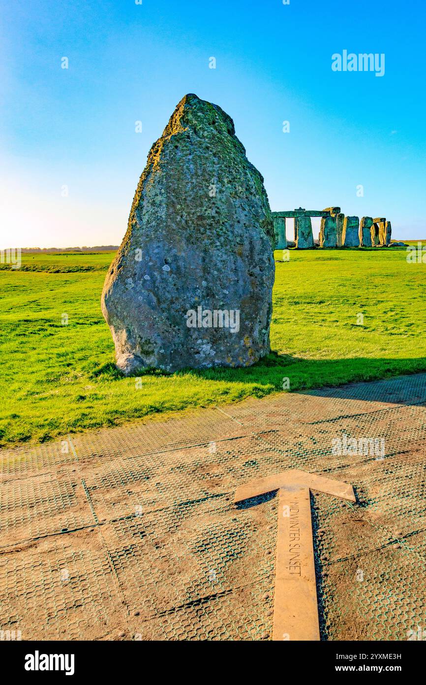 La pierre du talon au cercle de pierre mégalithique préhistorique à Stonehenge sur la plaine de Salisbury, un monument antique classé, Wiltshire, Angleterre Banque D'Images