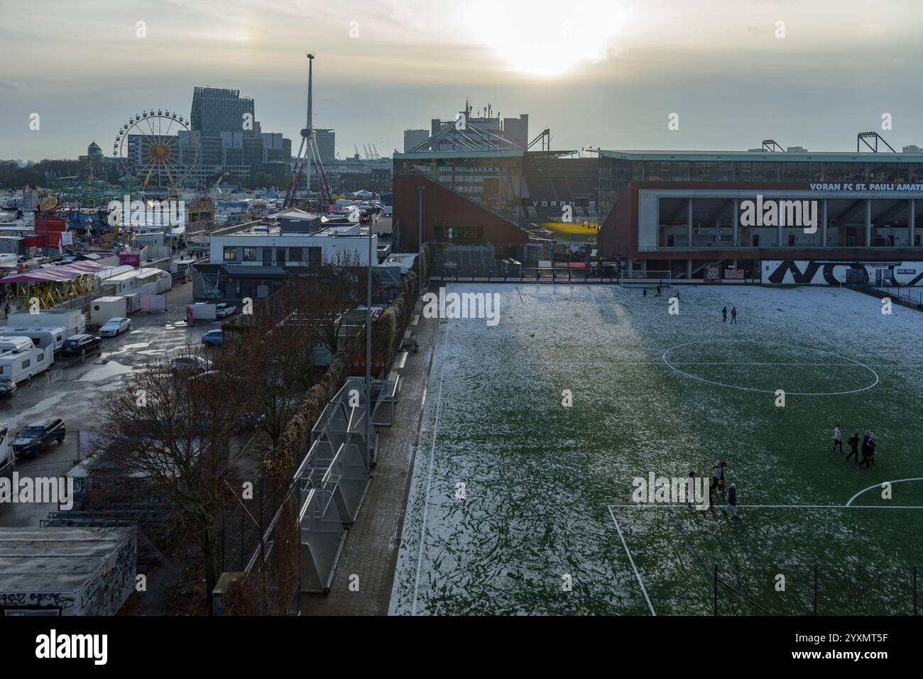 Vue sur le stade du club de football de préparation Pauli depuis le bunker. Banque D'Images