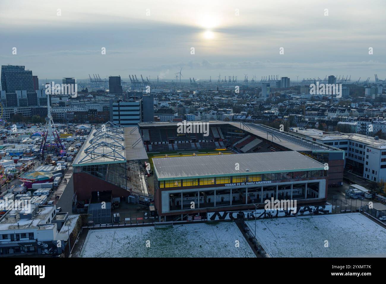 Vue sur le stade du club de football de préparation Pauli depuis le bunker. Banque D'Images