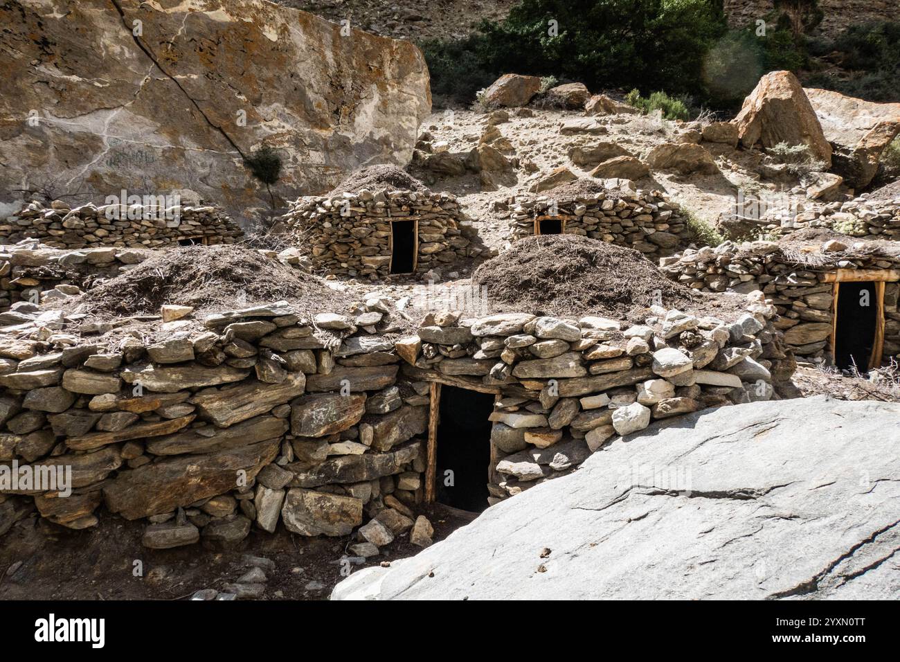 Stonehouse pour animaux dans la vallée de Hushe, Kanday, Baltistan, Pakistan Banque D'Images