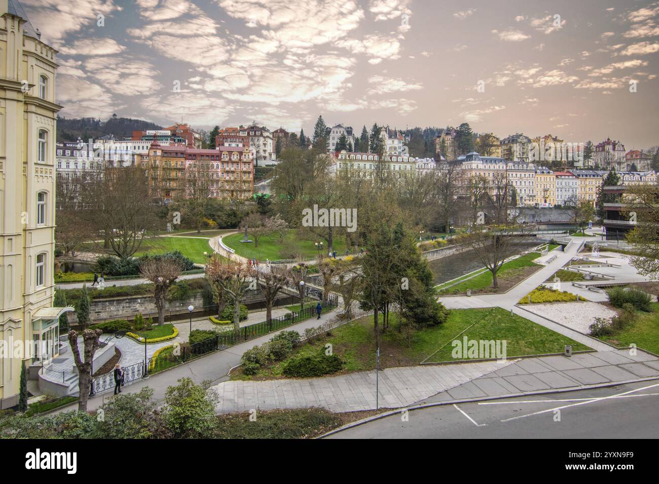 Paysage urbain en hiver. Paysage urbain avec des bâtiments historiques dans une vieille ville de la période baroque. Cityscape Karlovy Vary, République tchèque, Europe Banque D'Images