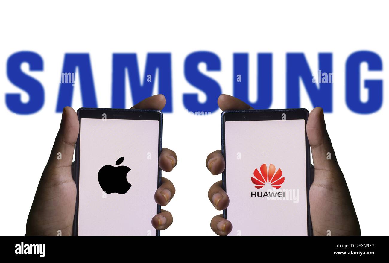 Apple, Samsung, logo Huawei sur un smartphone Banque D'Images