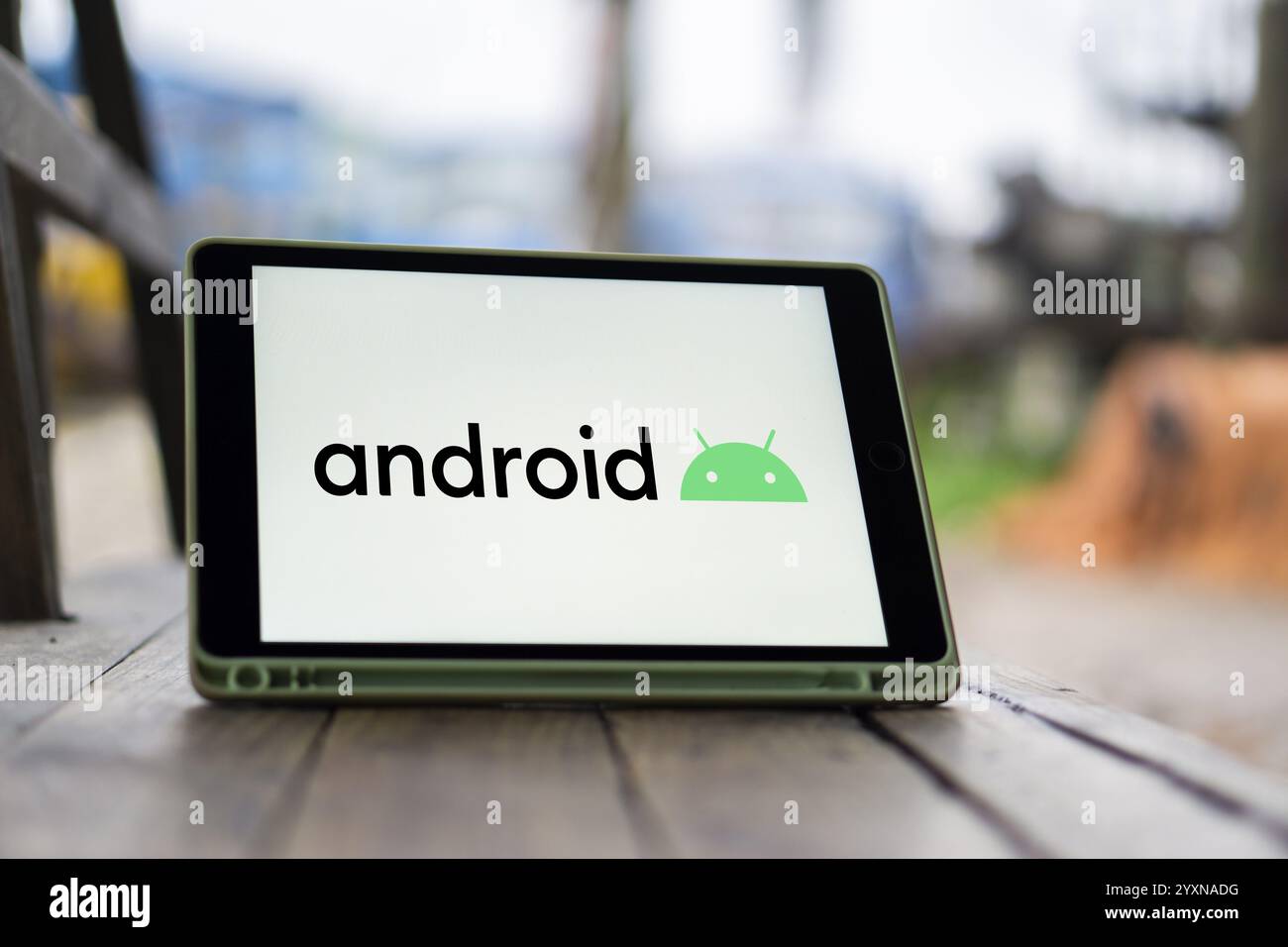 Logo Android sur smartphone, Android est un système d'exploitation mobile basé sur le noyau Linux Banque D'Images