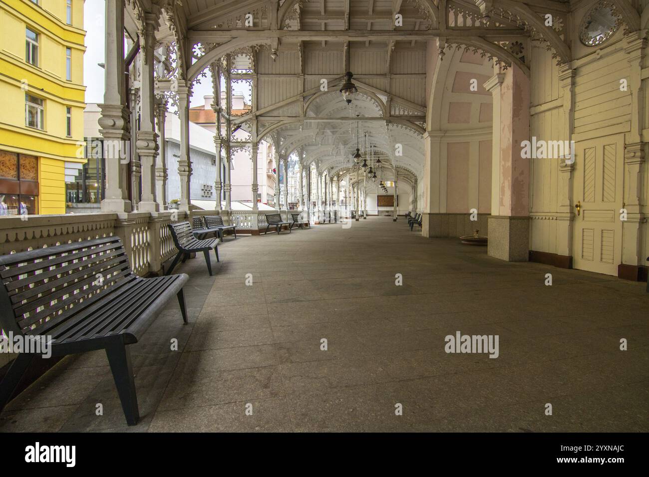Paysage urbain en hiver. Paysage urbain avec des bâtiments historiques dans une vieille ville de la période baroque. Cityscape Karlovy Vary, République tchèque, Europe Banque D'Images