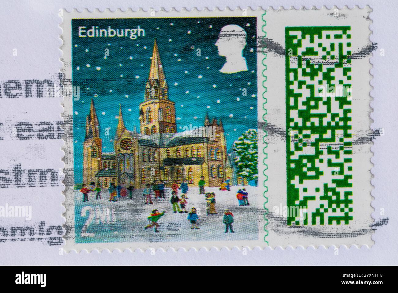 Timbre de Noël de 2ème classe collé sur l'enveloppe - timbre à code-barres, timbre à code-barres UK - timbre-poste de 2ème classe Banque D'Images