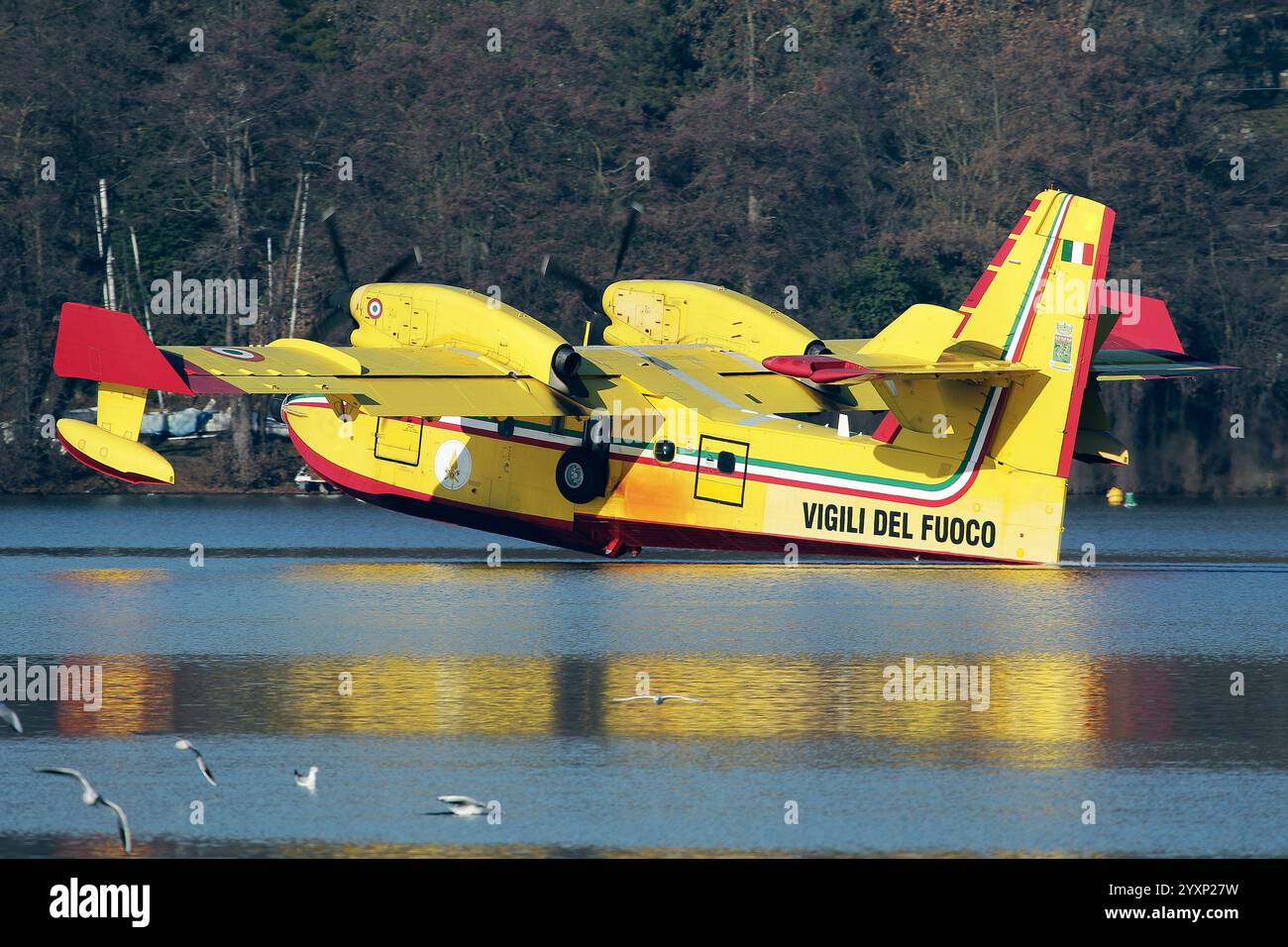 CL-415 avion de lutte contre les incendies de Vigili del Fuoco en Italie. Banque D'Images