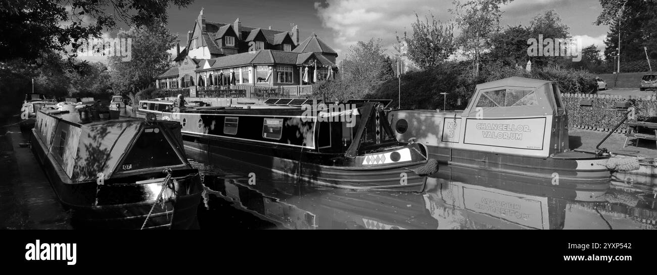 Bateaux étroits au pub Boathouse, Grand Union canal, village de Braunston, Northamptonshire, Angleterre Banque D'Images