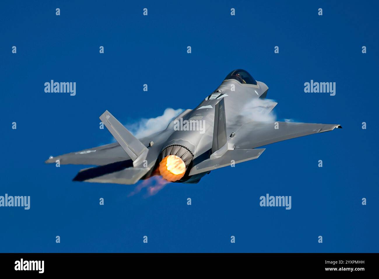F-35A Lightning de l'US Air Force avec postcombustion engagée. Banque D'Images
