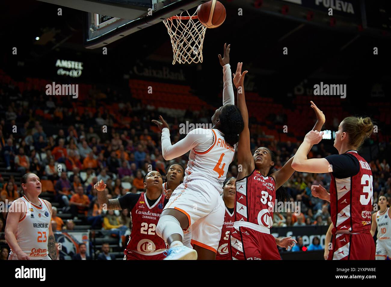 Valencia , Espagne , 17, décembre 2024. Nadia Fingall de Valence basket à la saison régulière Euroleague Women Round 8. Crédit : Vicente Vidal Fernandez/Alamy Live News Banque D'Images