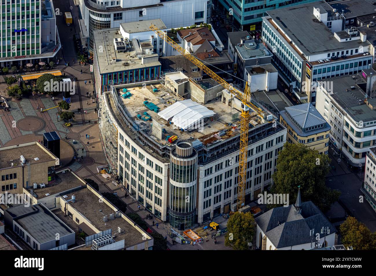 Vue aérienne, centre commercial avec chantier sur le toit, Kennedyplatz, centre-ville, Essen, Ruhr zone, Rhénanie du Nord-Westphalie, Allemagne Banque D'Images