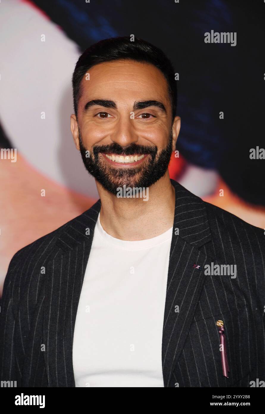 HOLLYWOOD, CALIFORNIE - 16 DÉCEMBRE : Lee Majdoub assiste à la première de Los Angeles de 'Sonic the Hedgehog 3' de Paramount au TCL Chinese Theatre on Dece Banque D'Images