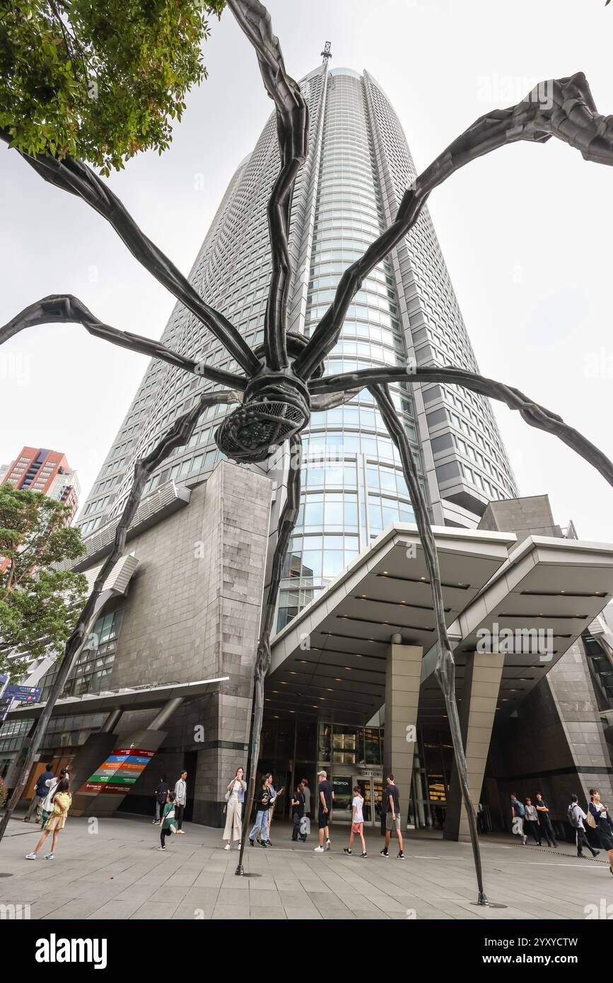 Sculpture d'araignée maman et tour Mori à Roppongi Hills, Tokyo, Japon, Asie. Banque D'Images