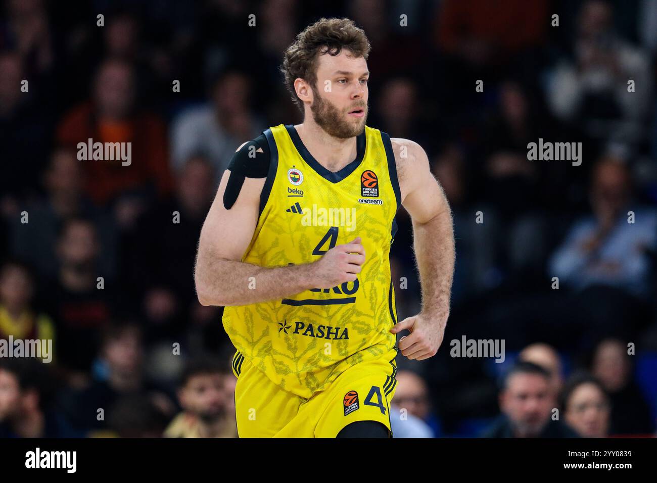 Nicolo Melli du Fenerbahce Beko Istanbul lors du match de Turkish Airlines Euroleague, date 16 entre le FC Barcelone et le Fenerbahce Beko Istanbul a joué au Palau Blaugrana Stadium le 17 décembre 2024 à Barcelone, Espagne. (Photo de Judit Cartiel / PRESSINPHOTO) Banque D'Images