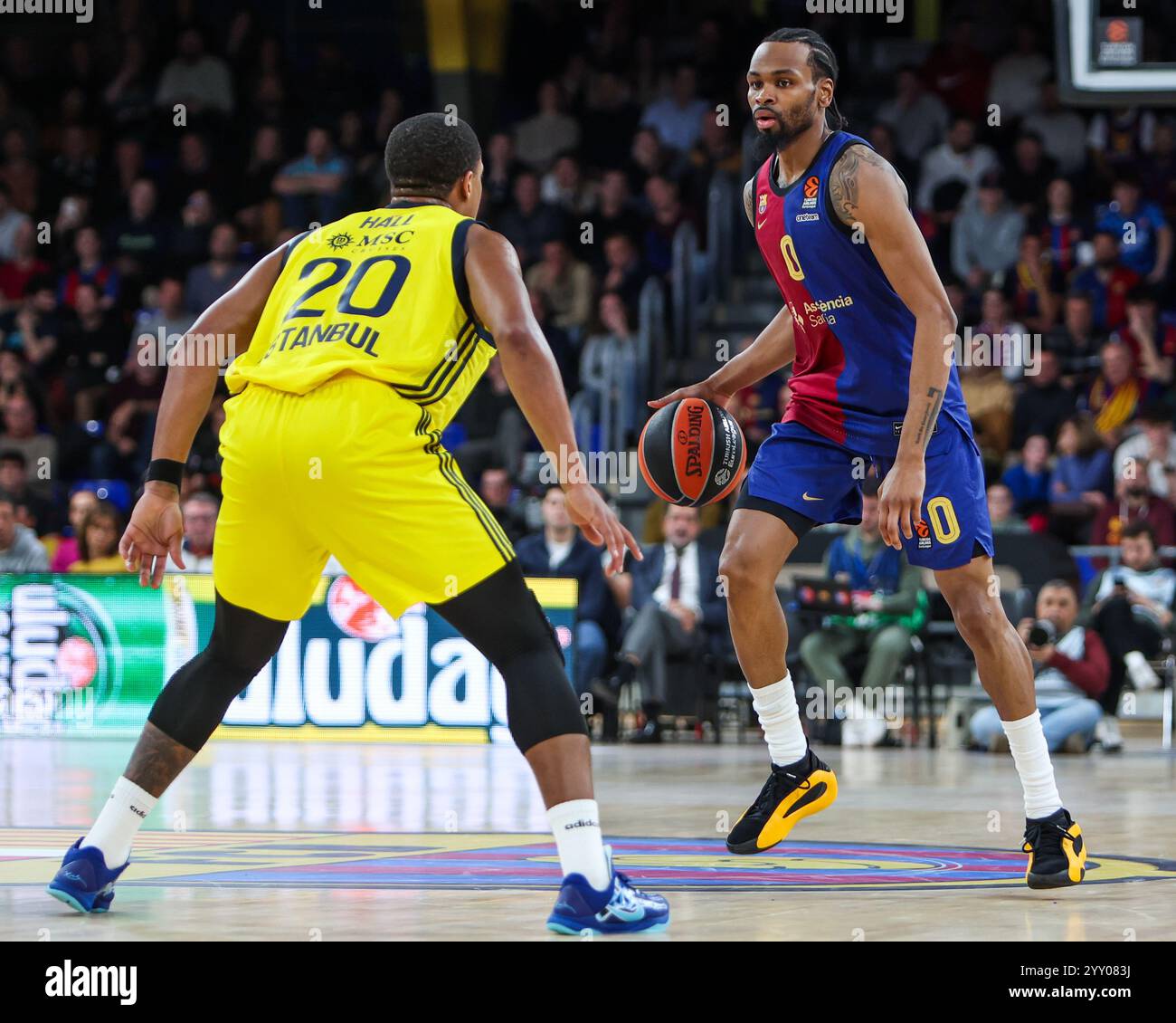 Kevin Punter du FC Barcelone lors du match de Turkish Airlines Euroleague, date 16 entre le FC Barcelone et le Fenerbahce Beko Istanbul a joué au Palau Blaugrana Stadium le 17 décembre 2024 à Barcelone, en Espagne. (Photo de Judit Cartiel / PRESSINPHOTO) Banque D'Images