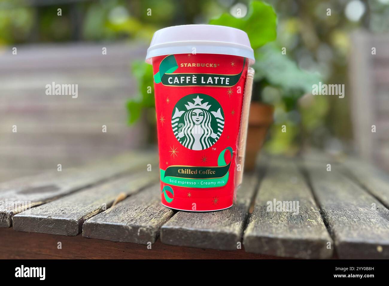 Café glacé Caffè Latte Starbucks. 17 décembre 2024. Banque D'Images