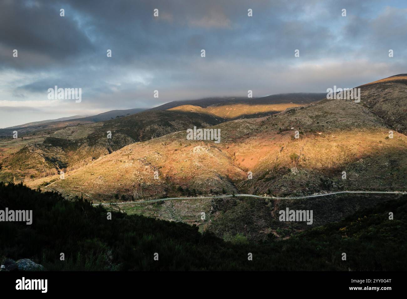 Zezere Valley Road, Serra Da Estrela, Beira Alta, Portugal, Europe Banque D'Images
