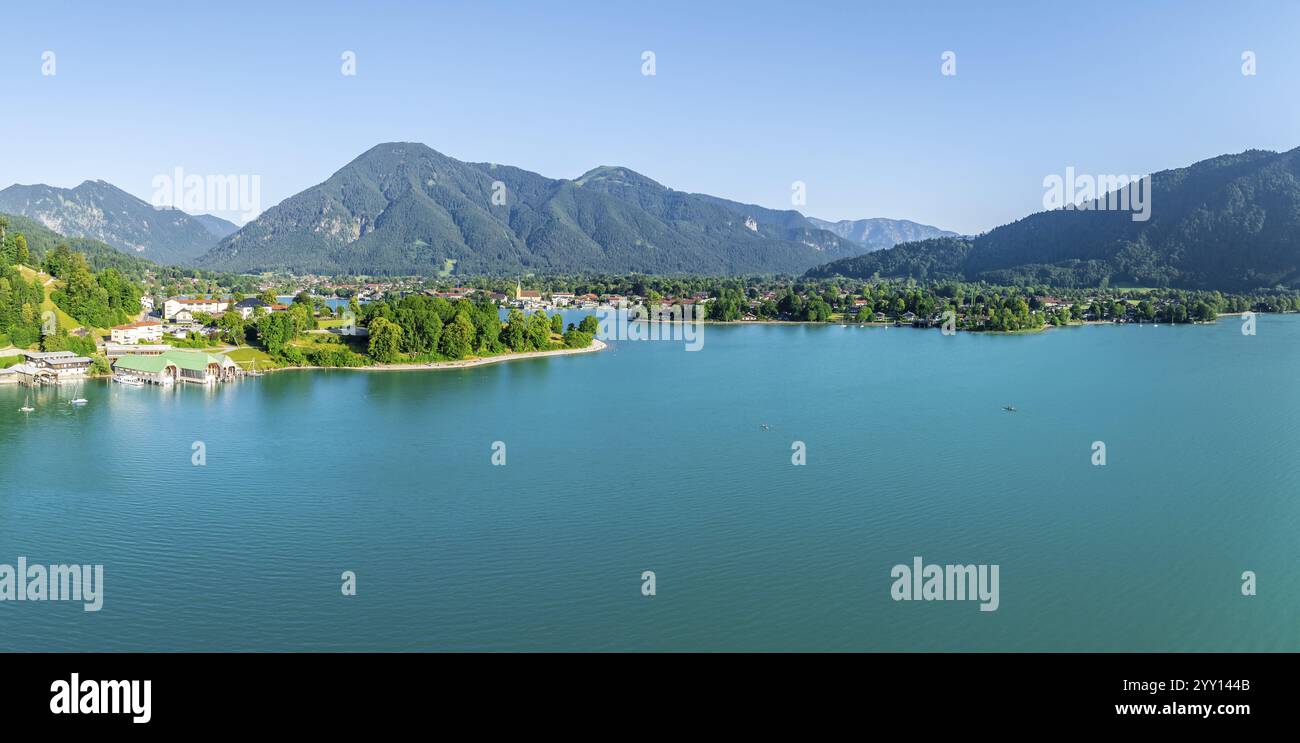 Lac et vue de Rottach-Egern depuis Tegernsee, vue aérienne, Tegernsee, Bavière, Allemagne, Europe Banque D'Images