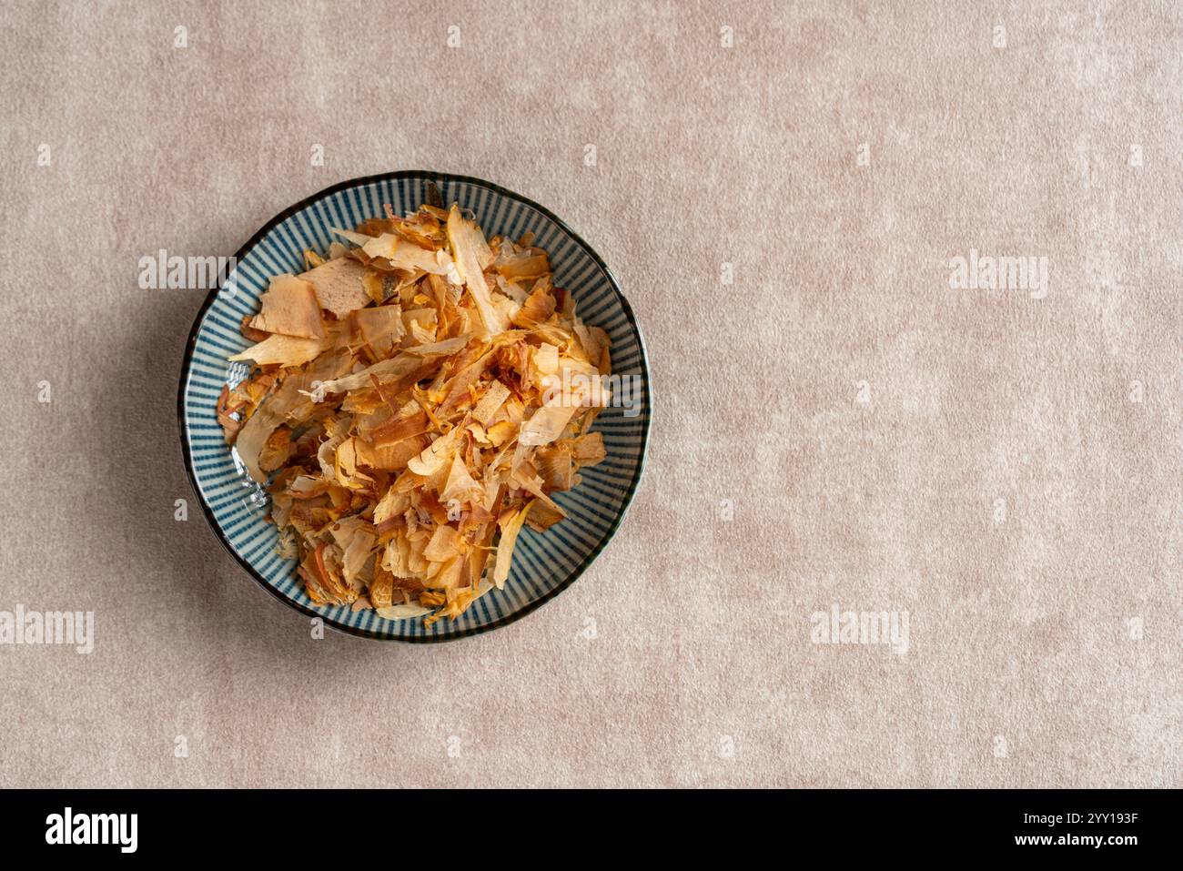 Katsuobushi, ingrédients de la cuisine japonaise fabriqués par fumage et fermentation du thon listao. Banque D'Images