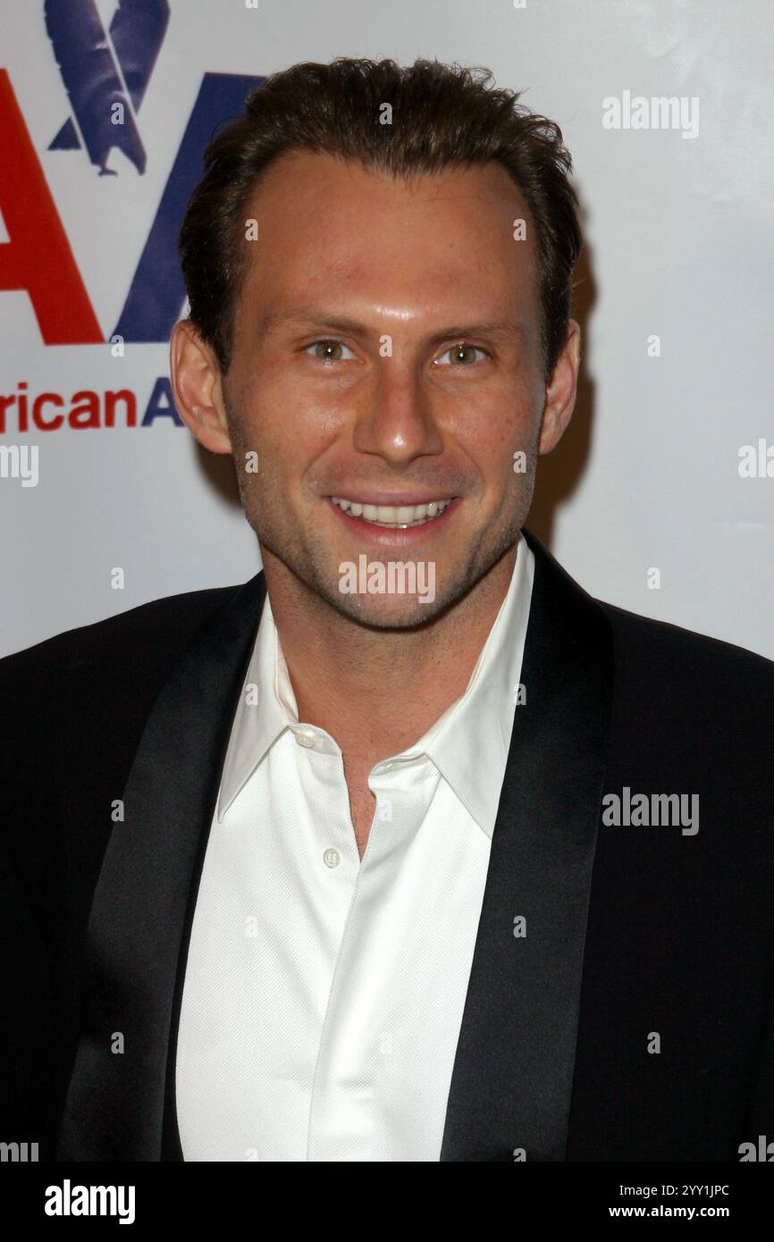 BEVERLY HILLS, CA, États-Unis : Christian Slater assiste au 15e Carrousel of Hope Ball au profit du Barbara Davis Center for Childhood Diabetes au Beverly Hilton Hotel à Beverly Hills, Californie, le 15 octobre 2002. © Lee Roth / Roth Stock Celebrity Archives Banque D'Images