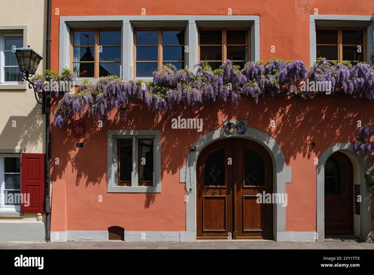 Architecture historique, maison ancestrale de Jakob Reutlinger sur Münsterplatz dans la vieille ville historique de Überlingen, Bade-Württemberg, Allemagne. Banque D'Images