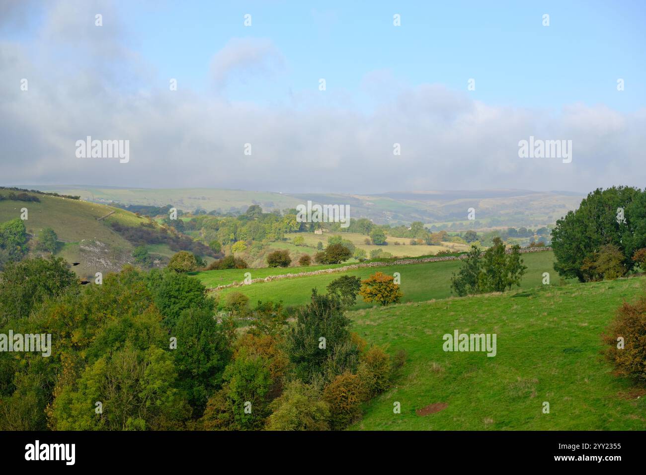 Collines et champs lointains dans le Staffodrshire, Royaume-Uni Banque D'Images