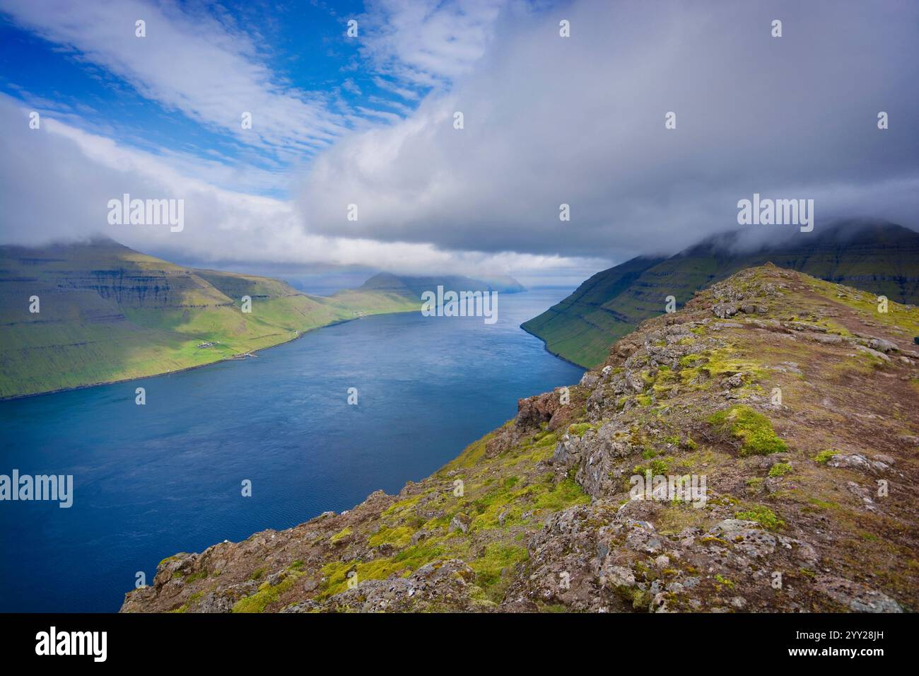 Vue depuis le point de vue Klakkur dans les îles Féroé Banque D'Images