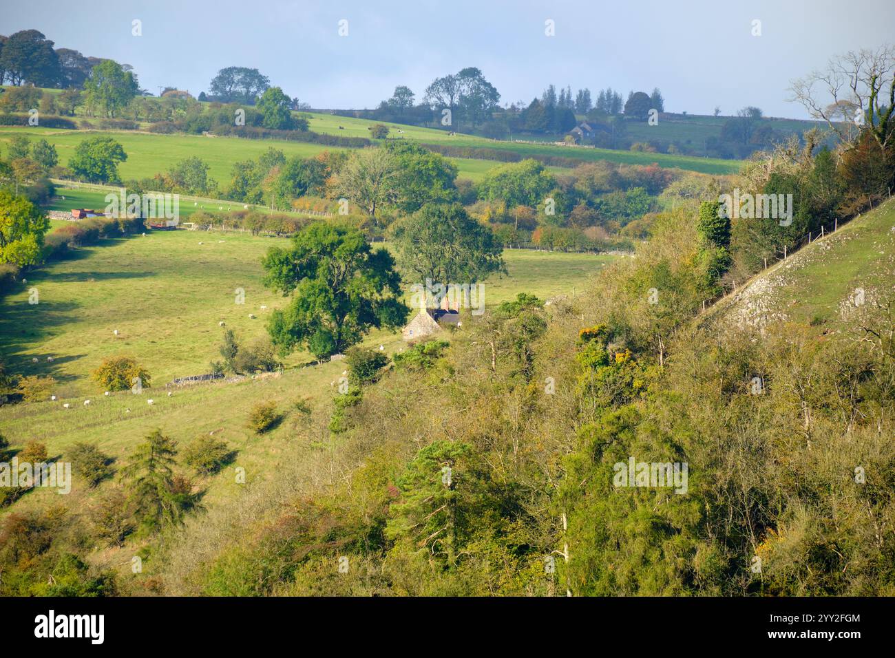 Collines et champs lointains dans le Staffodrshire, Royaume-Uni Banque D'Images