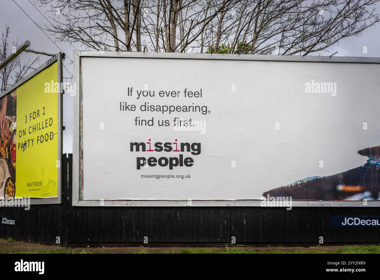 Missing People Charity publicité grand panneau d'affichage 'si vous vous sentez comme disappaerinf, trouvez-nous d'abord' en Angleterre, Royaume-Uni Banque D'Images