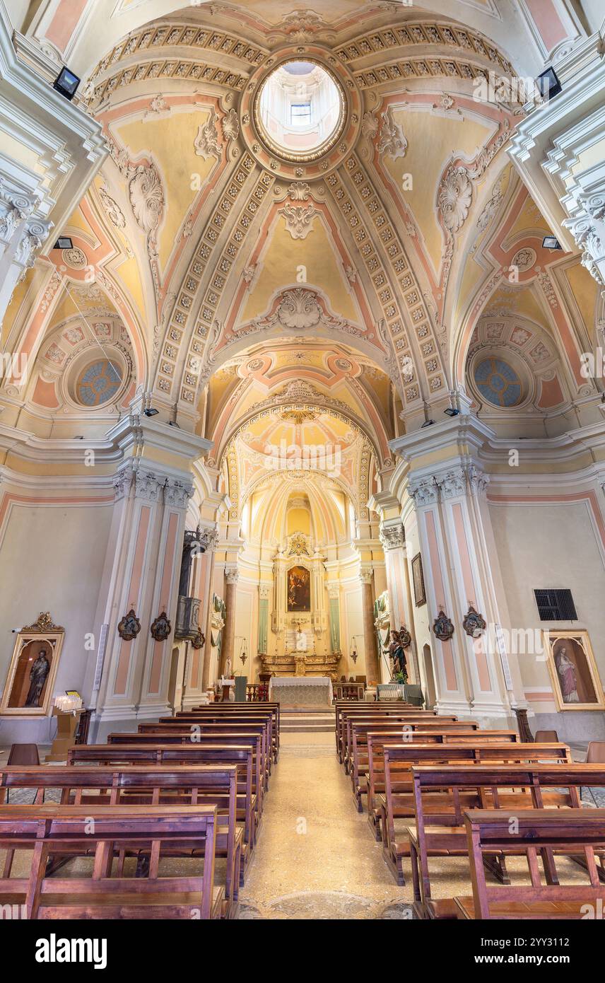 ALESSANDRIA, ITALIE - 10 SEPTEMBRE 2024 : la nef de l'église Chiesa di San Rocco. Banque D'Images