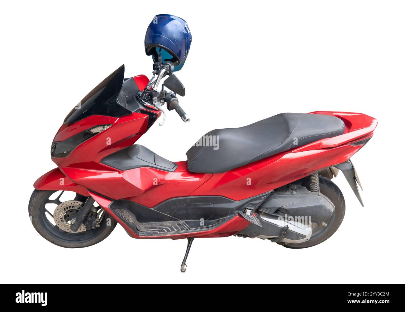 Vue latérale de la moto urbaine rouge forte et belle ou moto est isolée sur fond blanc avec chemin de détourage. Banque D'Images