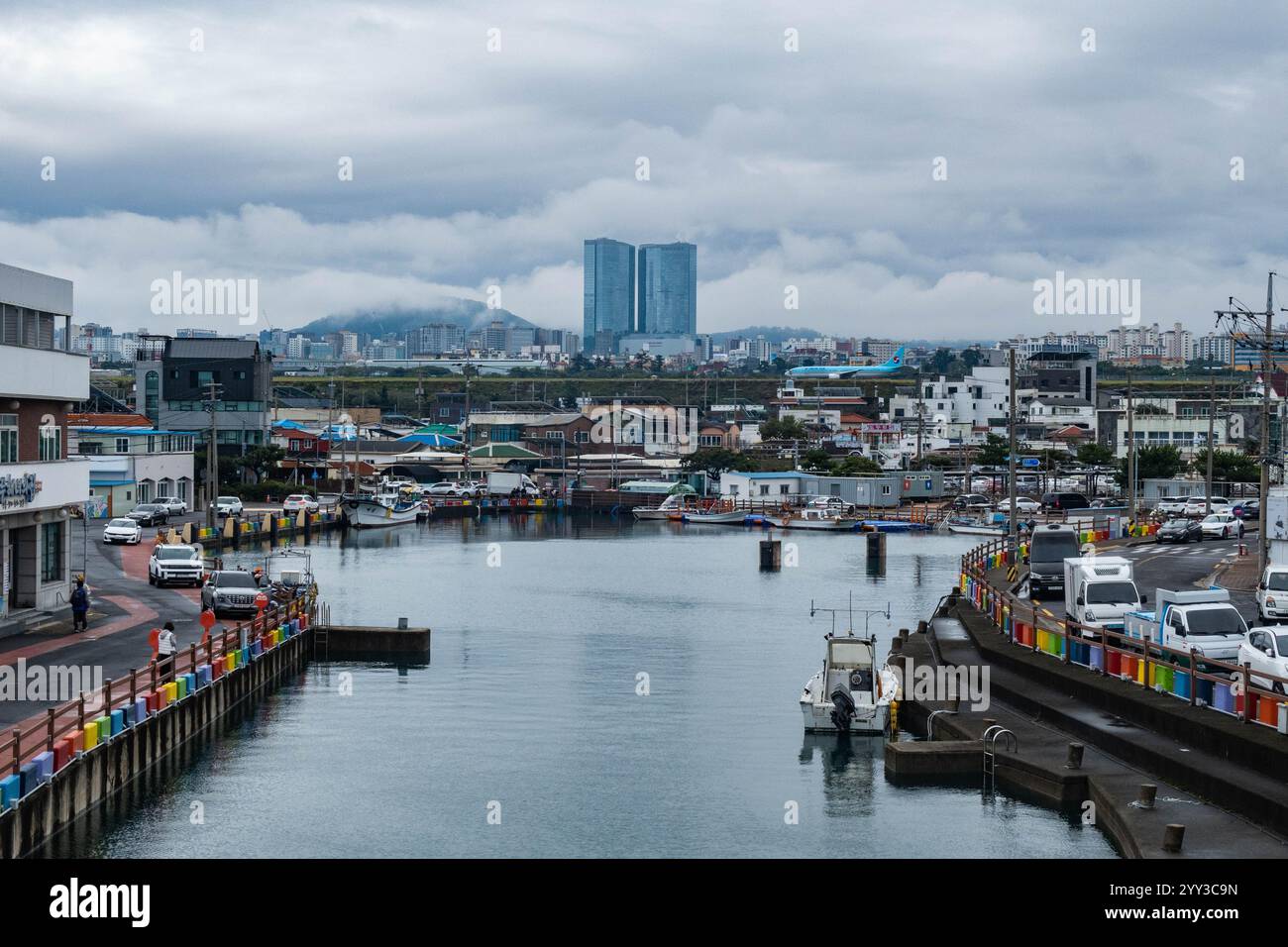 Pagayer sur l'estuaire de Soesokkak, île de Jeju, Corée du Sud Banque D'Images