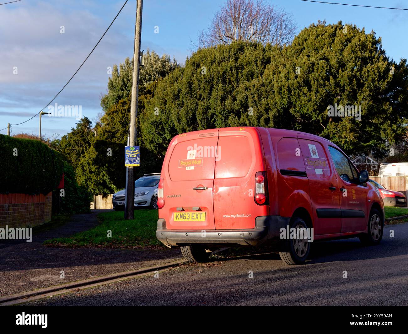 Fourgon de livraison Royal mail garé sur le bord de la route à Faringdon, Oxfordshire, Angleterre, Royaume-Uni Banque D'Images
