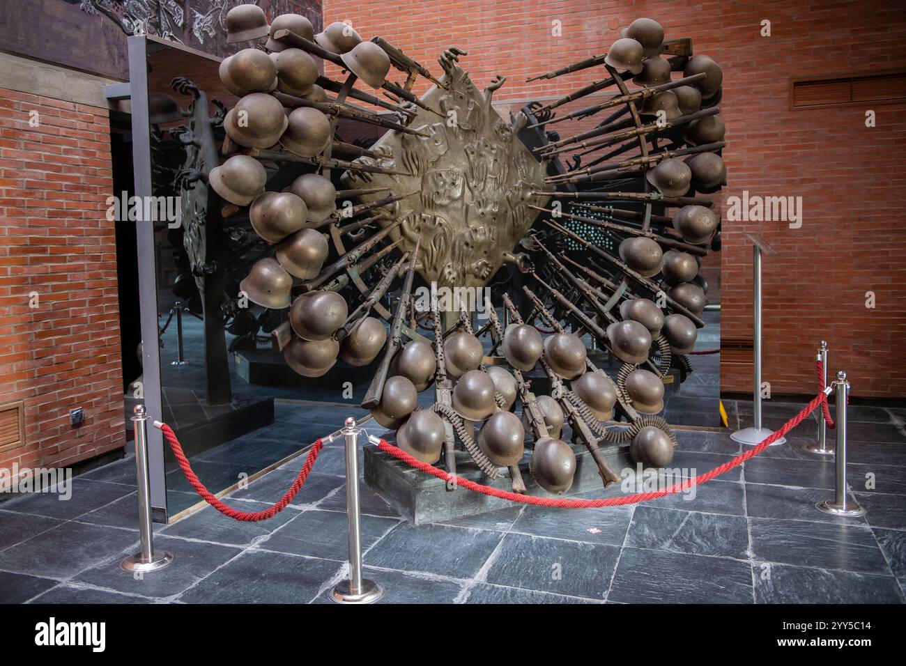 Gros plan de l'œuvre d'art et du monument de 'Kragujevacki oktobar' par Nandor Glid, sculpteur, dans le musée commémoratif '21 octobre' à Kragujevac, Serbie Banque D'Images