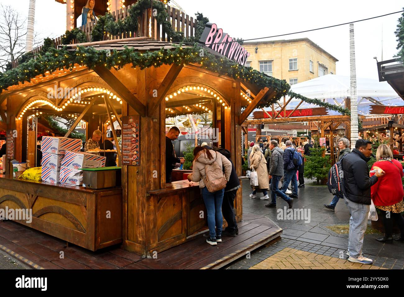 Stand de nourriture à l'extérieur dans le marché de Noël de Bristol à Broadmead, Royaume-Uni Banque D'Images