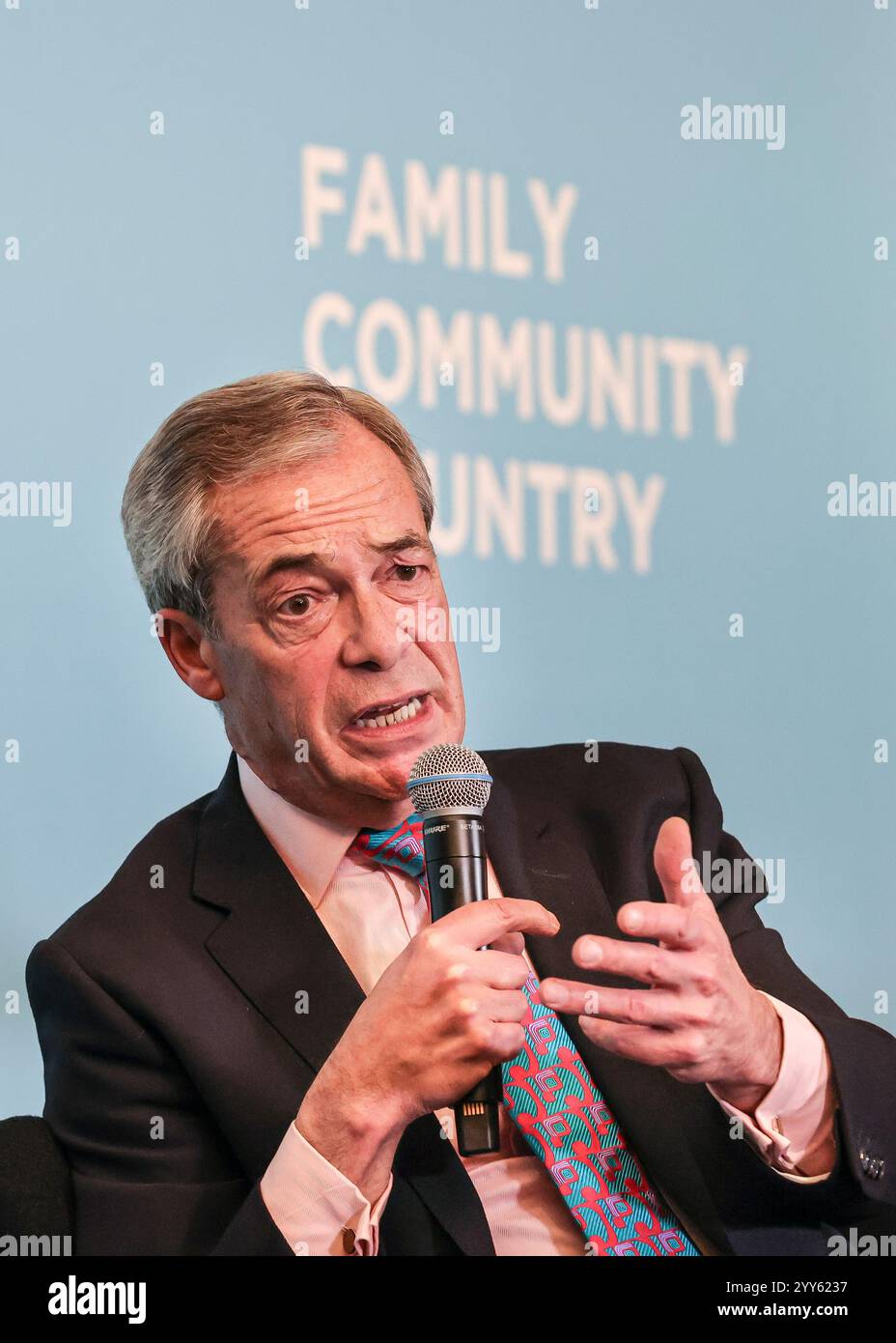 Nigel Farage, fondateur du Parti réformiste britannique , membre du Parlement Clacton, s'adresse à la presse, Royaume-Uni Banque D'Images