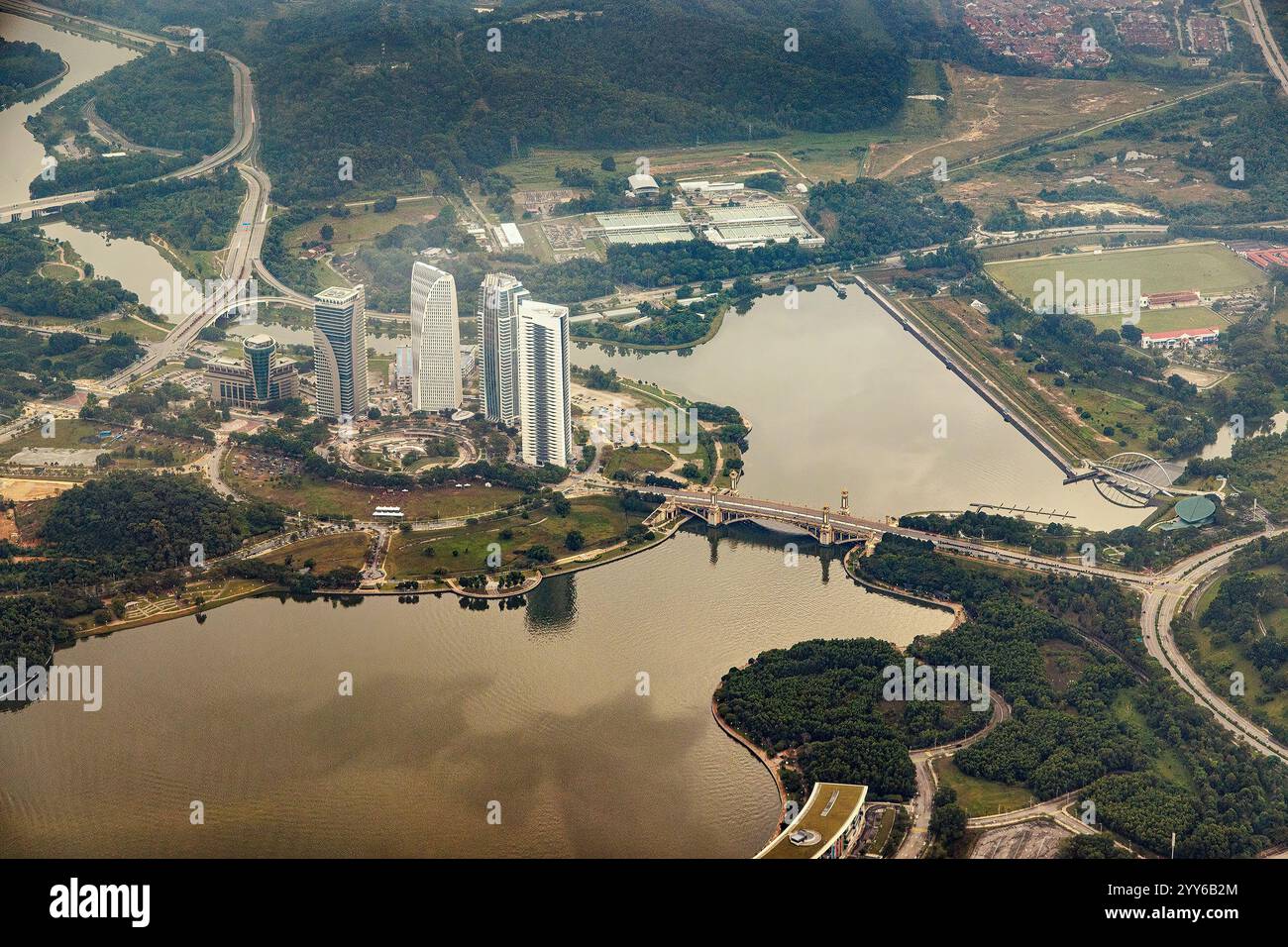 Bâtiments gouvernementaux de Lingkaran Gemilang vus des airs, Kuala Lumpur, Malaisie 2°54'06'N 101°40'42'E. Banque D'Images