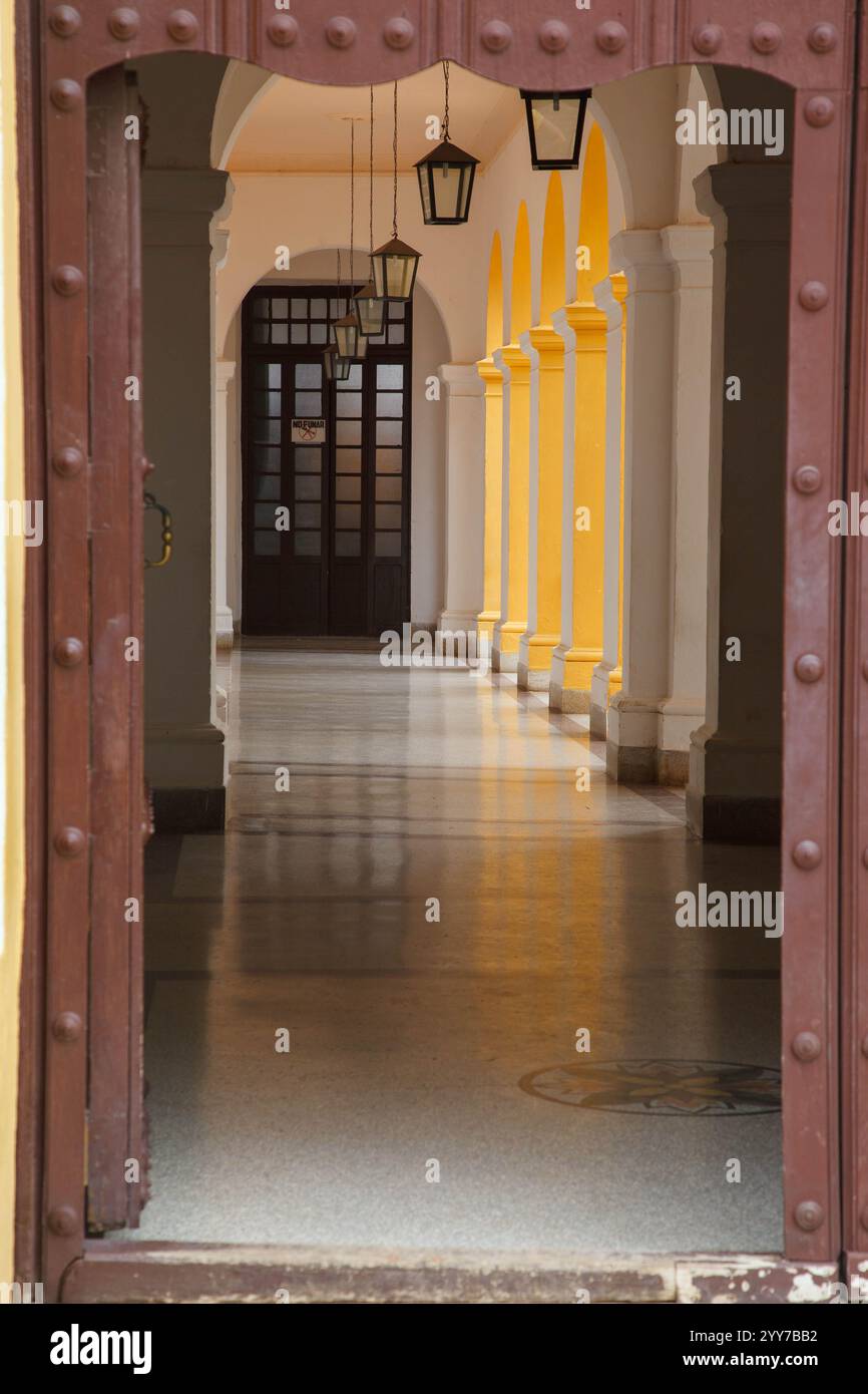 Le couloir d'entrée du couvent de San Francisco de Asis, aujourd'hui musée Museo de la lucha contra Bandidos à Trinidad, Cuba Banque D'Images