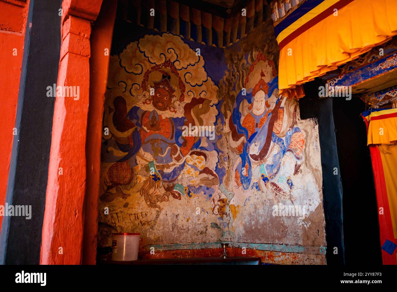 Monastère Matho du 14ème siècle, célèbre pour son Oracle Nagrang Festival où la danse masquée et les prédictions de l'avenir sont faites par Rongstans ou Oracles. Banque D'Images