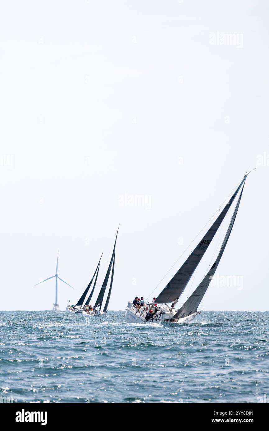 Bateaux naviguant en éoliennes lors de la régate Block Island Race week Banque D'Images